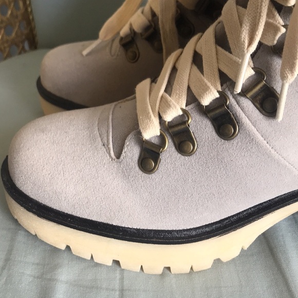 NWOT VICI light gray faux suede cream sherpa lug sole lace up ankle booties Sz 6 - Picture 2 of 13